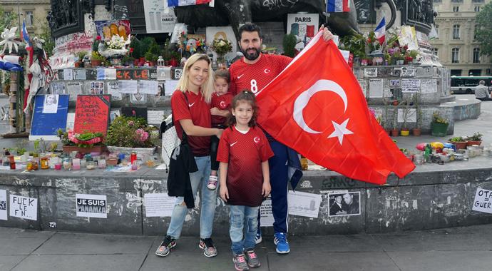 Paris kırmızı beyaz!